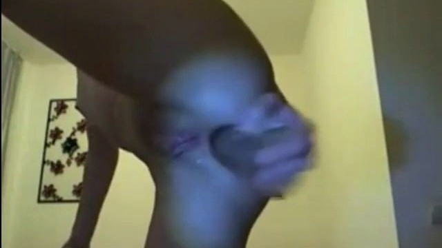 Anal toying girl opening her ass