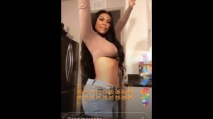 Fine bitch twerking