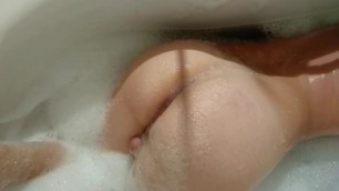 TWINK Play IN HER BATH FEET AND ASS