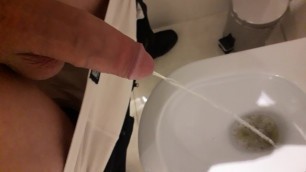 PISSING BIG SHAVED DICK