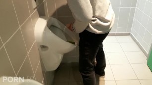 Surprised masturbating in the toilet, he cums in the urinal - Porn RT