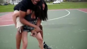 Woman gives piggy to 235 lb boyfriend lift carry