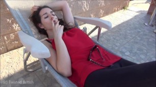 Sun lounger Smoking In Leggings