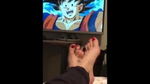 For blonde rubs feet together while watching anime