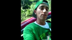 Alex Torres y su Sexy Vestimenta Ecológica