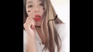 pretty chinese girl masturbates while live