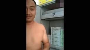 Malaysian guy very horny​ cum in office