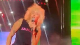 hot slut miley cyrus on stage