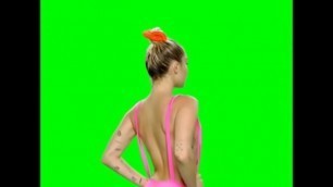 Miley Cyrus half-naked Súper hot