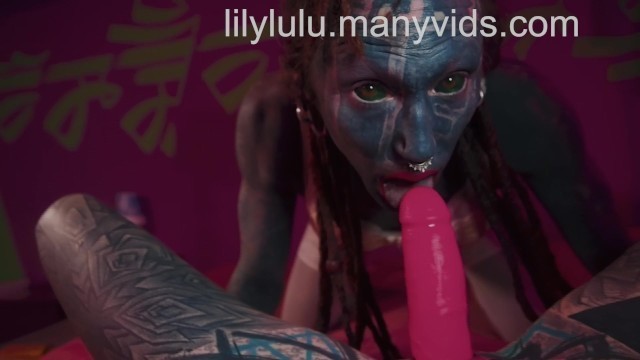 alien trans lily lulu get fucked by anuskatzz - heavy tattooed couple