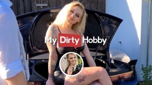 Valery Venom Wants To Feel Hot Dripping Cum On Her Body Sucks The Juice Out Of Three Fans - MyDirtyHobby
